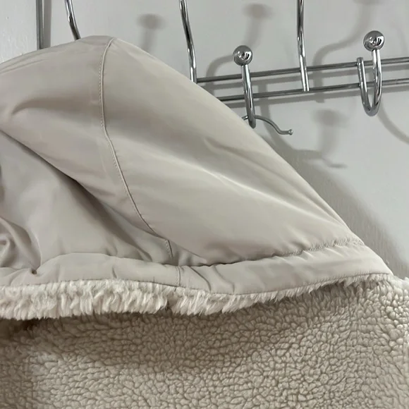 Reversible Alo Sherpa / Waterproof Cropped Jacket